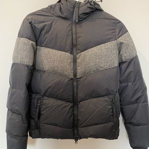Classic bomber style puffer coat.